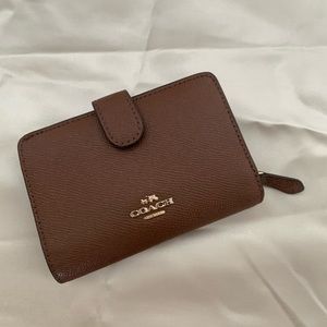 Coach Medium Corner Zip Brown Wallet *NEW*